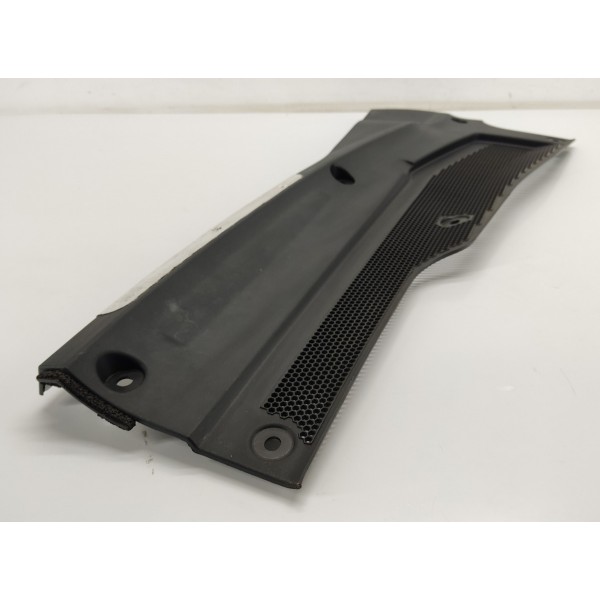 Acabamento Churrasqueira Direita Range Rover Evoque 2022  Preto