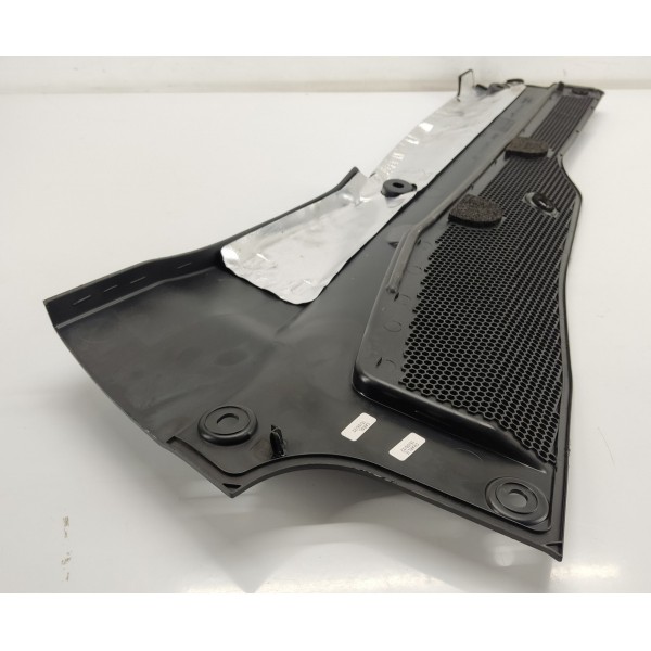 Acabamento Churrasqueira Direita Range Rover Evoque 2022  Preto