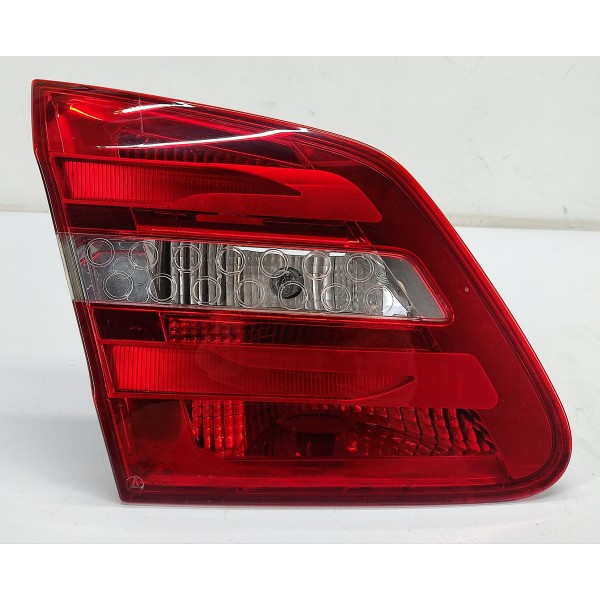 Lanterna Tampa Traseira Esquerda Mercedes B200 2015 Esquerdo/motorista Vermelho