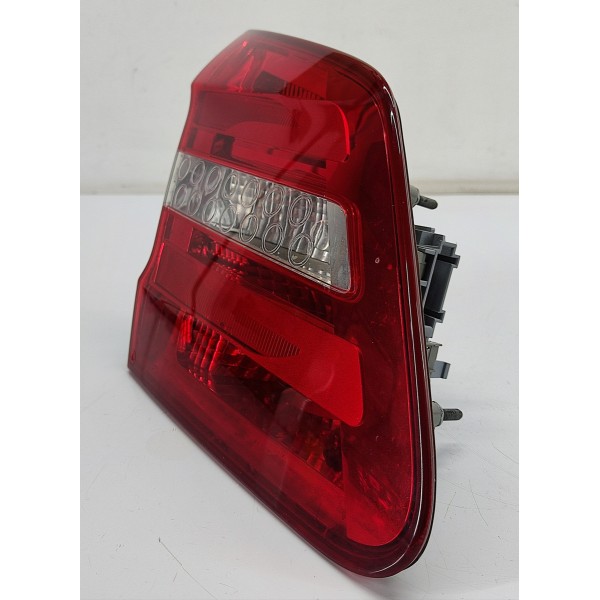 Lanterna Tampa Traseira Esquerda Mercedes B200 2015 Esquerdo/motorista Vermelho