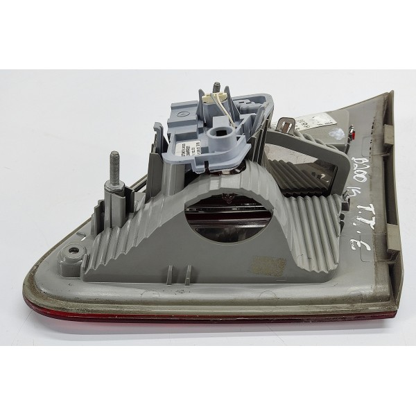 Lanterna Tampa Traseira Esquerda Mercedes B200 2015 Esquerdo/motorista Vermelho