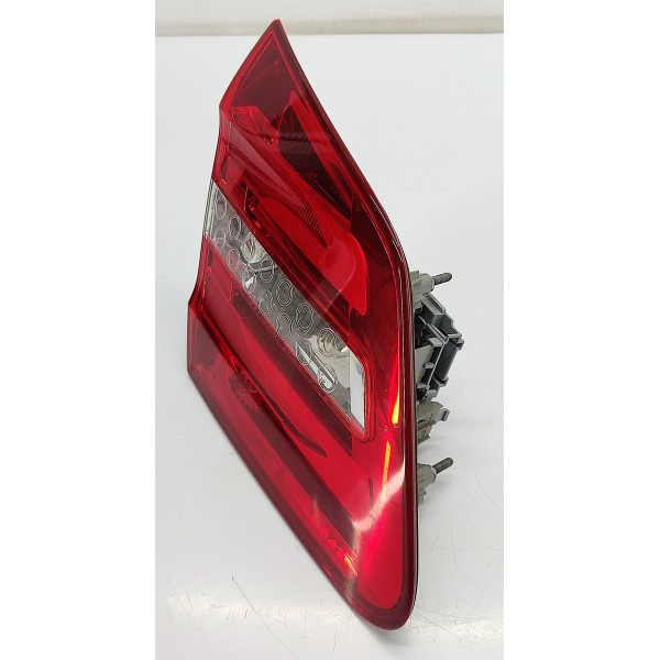Lanterna Tampa Traseira Esquerda Mercedes B200 2015 Esquerdo/motorista Vermelho