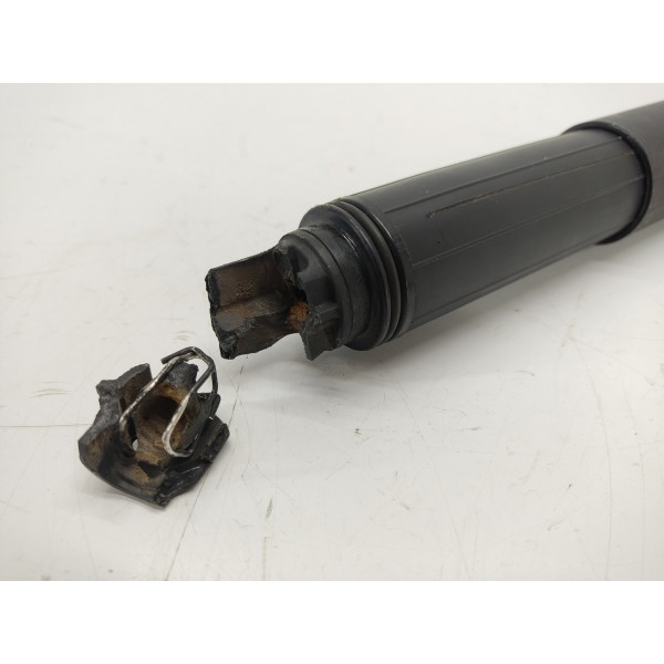 Amortecedor L.e Tampa Traseira Bmw X6 V8 2015 Detalhe