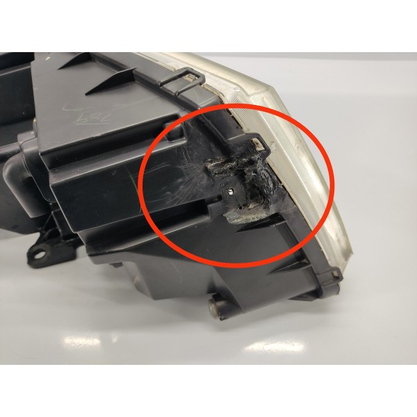 Farol Esquerdo Fiat Freemont 2.4 2011 Detalhe Esquerdo