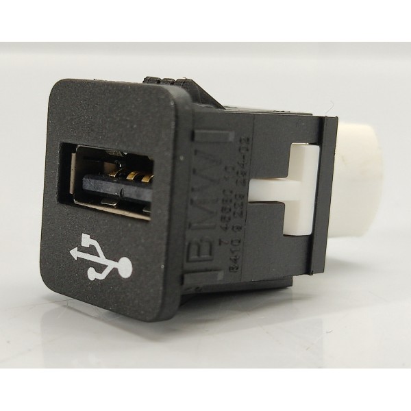 Entrada Usb Bmw G20 320i 2024 74558010 Preto