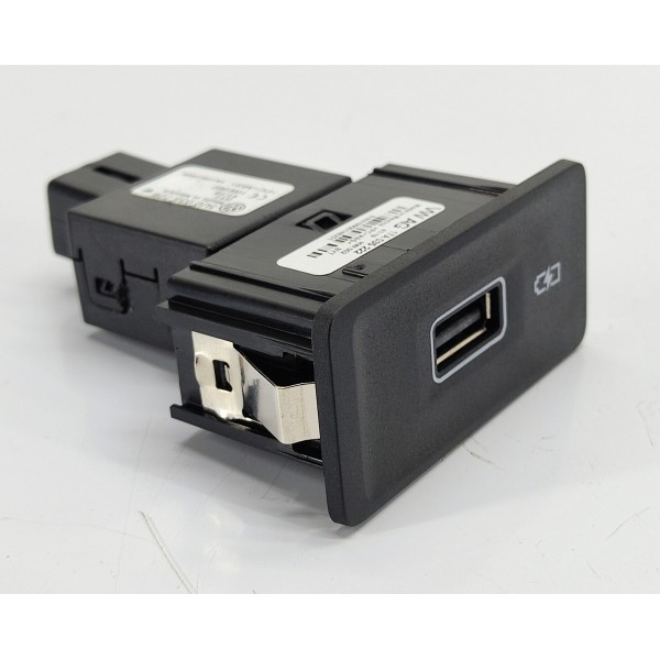 Entrada Usb Volkswagen Jetta Gli 230cv 2019 17a035222 Preto