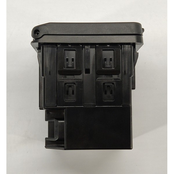 Tomada 12v Pajero Sport 2022 2.4 Hpe