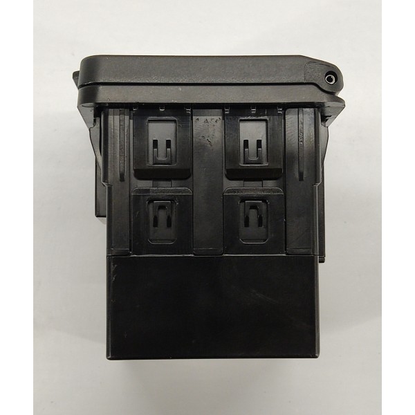 Tomada 12v Pajero Sport 2022 2.4 Hpe