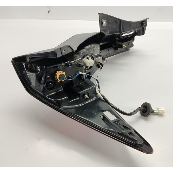 Lanterna L.d Pajero Sport 2022 2.4 Hpe 9767450702 Direito/passageiro Vermelho