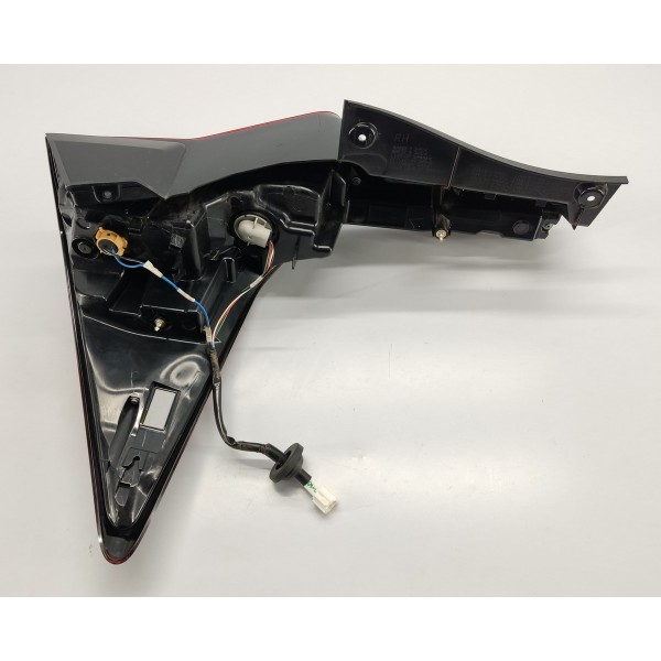 Lanterna L.d Pajero Sport 2022 2.4 Hpe 9767450702 Direito/passageiro Vermelho