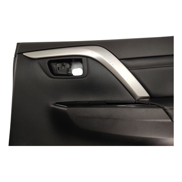 Forro Porta T.d Pajero Sport 2022 2.4 Hpe Detalhe