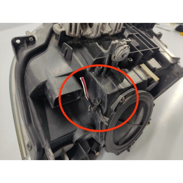 Farol Direito  Bmw 320i N20 2015 C/detalhes Direito/passageiro