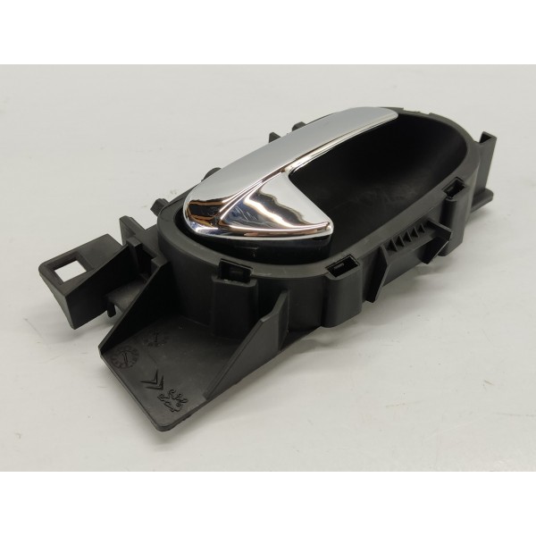 Maçaneta Interna D.d Peugeot 3008 1.6 Thp 2014 1904002 Prateado Dianteira