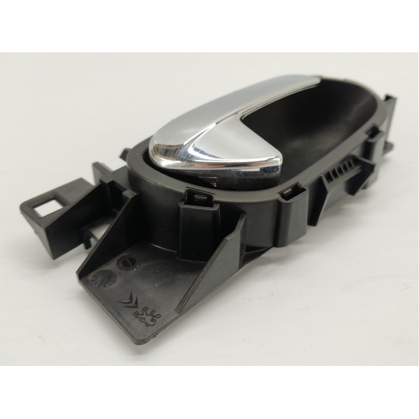 Maçaneta Interna T.d Peugeot 3008 1.6 Thp 2014 1904002 Prateado Traseira