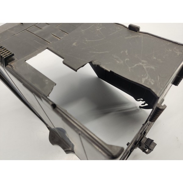 Tampa Caixa Bateria Peugeot 3008 1.6 Thp 2014 Detalhe