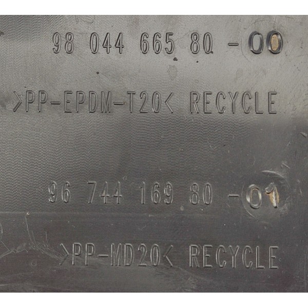 Acabamento Assoalho T.d Peugeot 3008 1.6 Thp 2014 9804466580