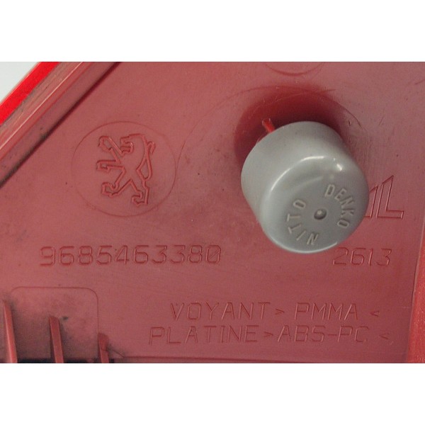 Lanterna Neblina Olho Gato T.d Peugeot 3008 1.6 Thp 2014 Vermelho