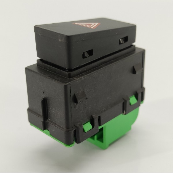 Botao Pisca Alerta Velar 2.0 P300 2020 J8a211k656 Preto