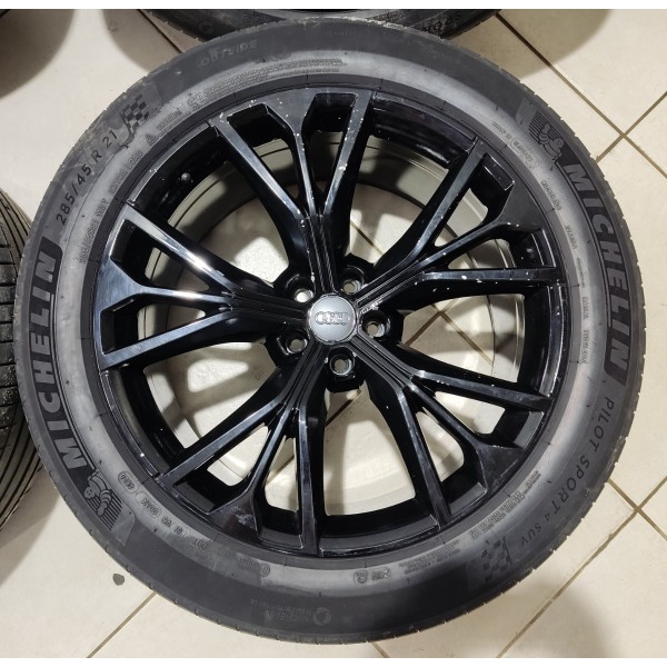 Jogo Roda R21 Audi Q8 2019 Preto