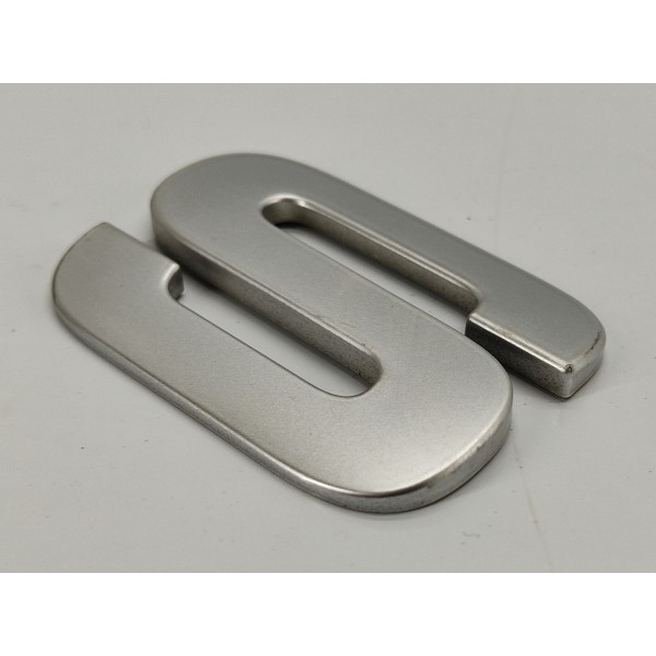 Letra S Emblema Tampa Traseira Discovery Sport 2021 Diesel Cinza