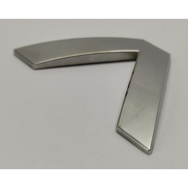 Letra V Emblema Tampa Traseira Discovery Sport 2021 Diesel Cinza