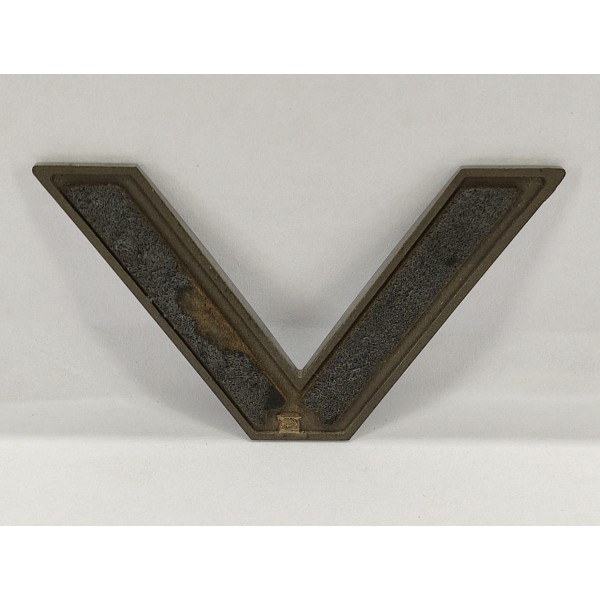 Letra V Emblema Tampa Traseira Discovery Sport 2021 Diesel Cinza