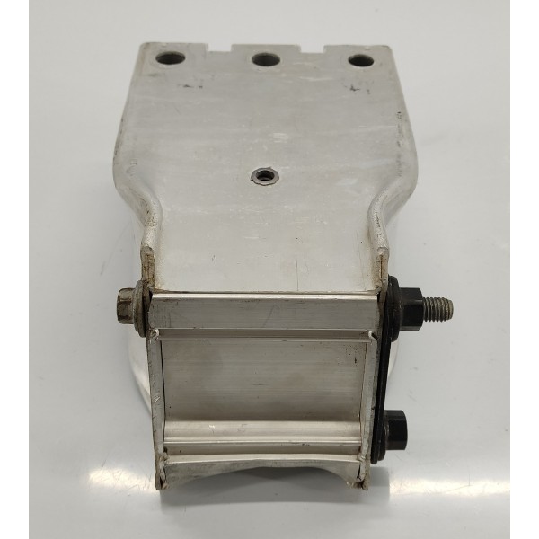 Suporte Alma Parachoque D.e Discovery Sport 2021 Detalhe