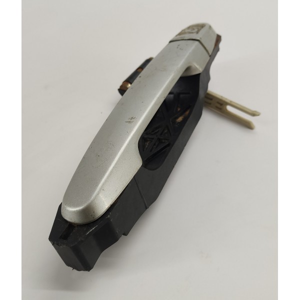 Maçaneta Externa T.d Toyota Hilux 3.0 2009 C/detalhe Cinza-escuro Traseira