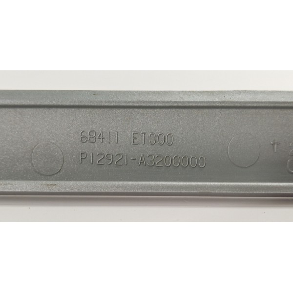 Friso Painel L.d Nissan Sentra 2.0 2011 68411et000 C/detalhe Preto