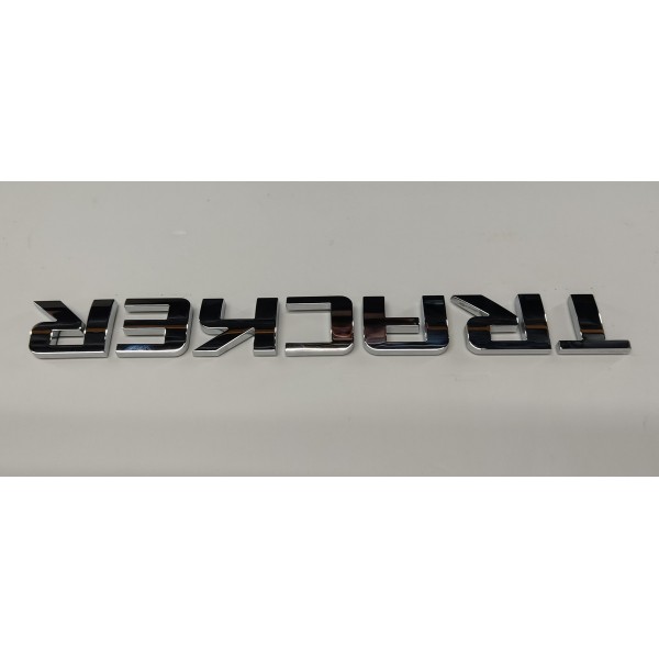 Emblema Tampa Traseira Gm Tracker 1.2 Turbo 2023 Prateado