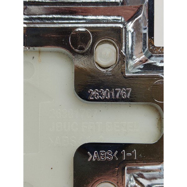 Emblema Grade Frontal Gm Tracker 1.2 Turbo 2023 26301767 Dourado