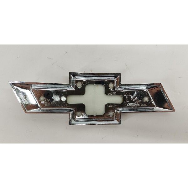 Emblema Grade Frontal Gm Tracker 1.2 Turbo 2023 26301767 Dourado