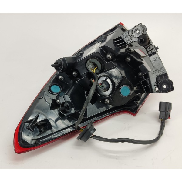 Lanterna Traseira Esquerda Gm Tracker 1.2 Turbo 2023 Vermelho