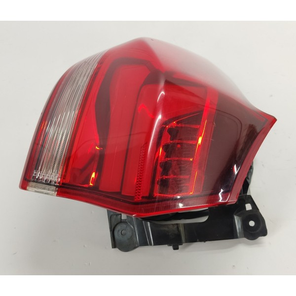 Lanterna Traseira Esquerda Gm Tracker 1.2 Turbo 2023 Vermelho