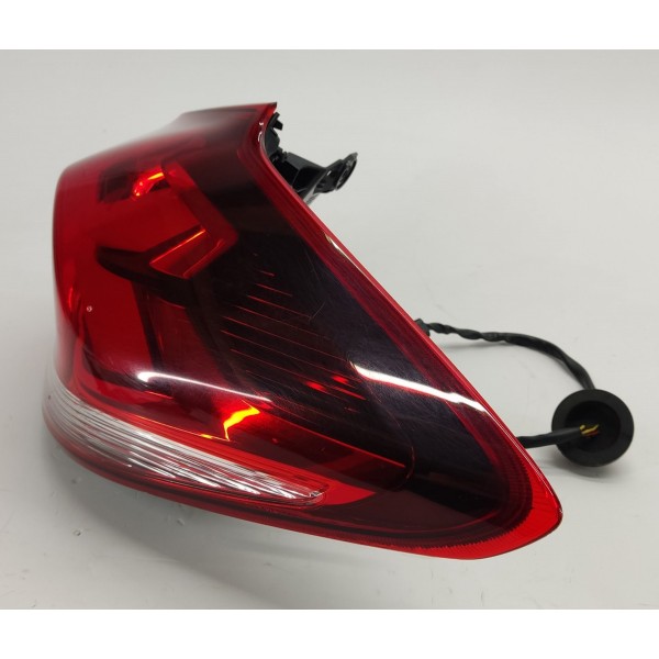 Lanterna Traseira Direita Gm Tracker 1.2 Turbo 2023 26344411 Direito/passageiro Vermelho