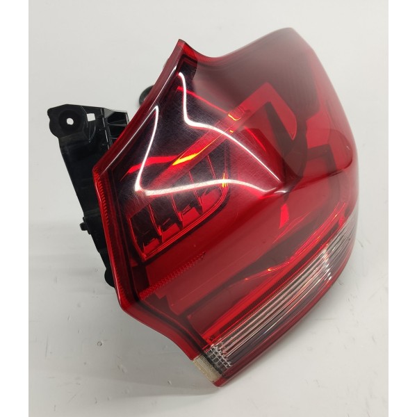 Lanterna Traseira Direita Gm Tracker 1.2 Turbo 2023 26344411 Direito/passageiro Vermelho