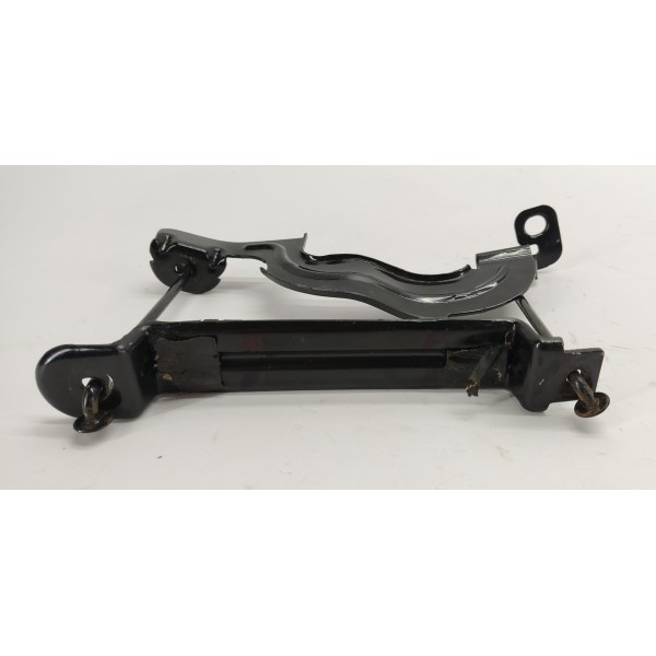 Trava Suporte Bateria Gm Tracker 1.2 Turbo 2023 26300277 Direito