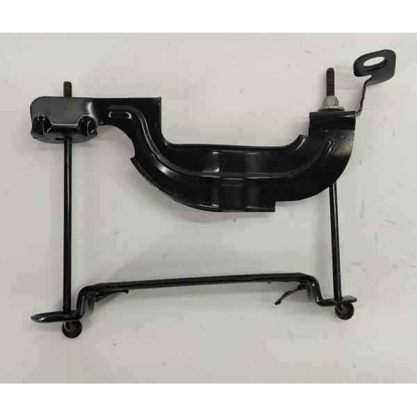 Trava Suporte Bateria Gm Tracker 1.2 Turbo 2023 26300277 Direito