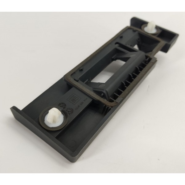 Moldura Botao Abertura Mala Ré Gm Tracker 1.2 Turbo 2023