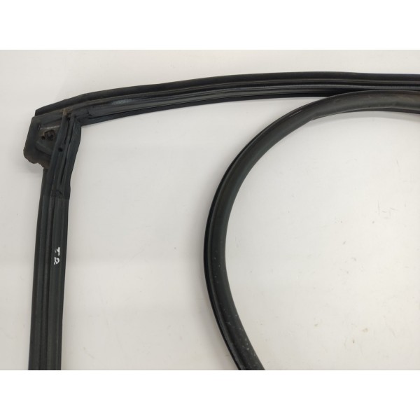 Borracha Fixa Porta T.d Gm Tracker 1.2 Turbo 2023 Preto