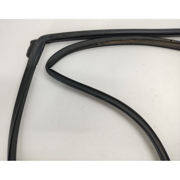 Borracha Fixa Porta T.e Gm Tracker 1.2 Turbo 2023 Preto