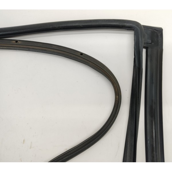 Borracha Fixa Porta T.e Gm Tracker 1.2 Turbo 2023 Preto