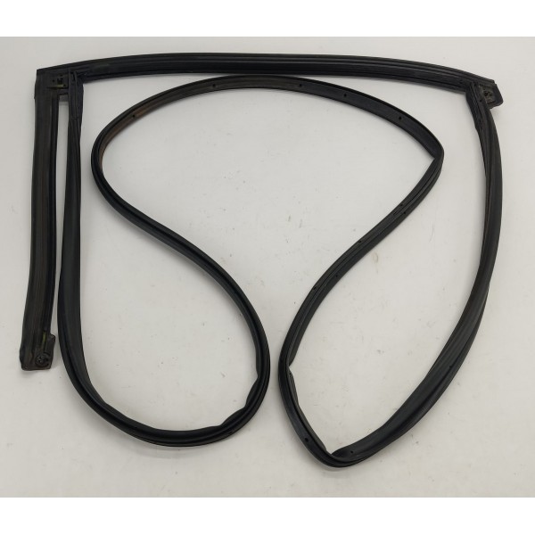 Borracha Fixa Porta T.e Gm Tracker 1.2 Turbo 2023 Preto