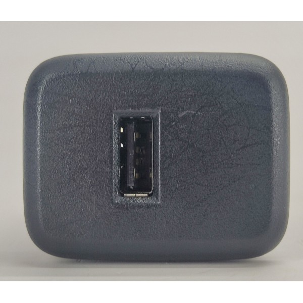 Usb Traseiro Gm Tracker 1.2 Turbo 2023 13536589 Preto