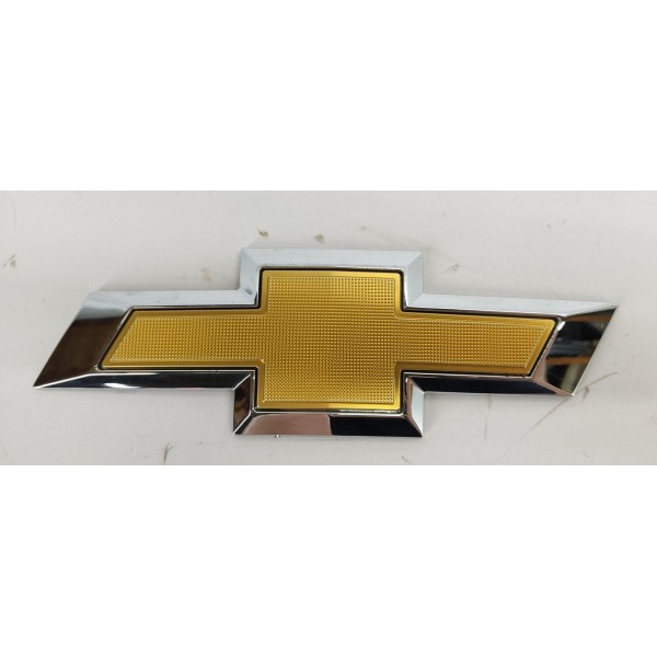 Emblema Tampa Traseira Gm Tracker 1.2 2023 Dourado