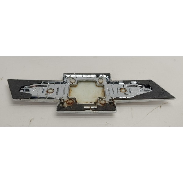 Emblema Tampa Traseira Gm Tracker 1.2 2023 Dourado