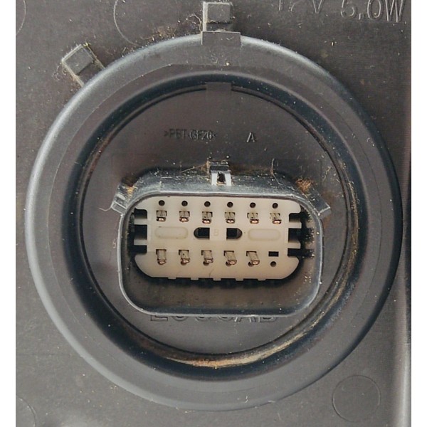 Farol Direito Gm Tracker 1.2 Turbo 2023 C/detalhe Direito/passageiro