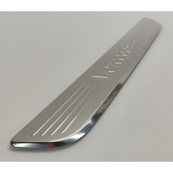 Soleira Porta Dianteira Mercedes C180 1.6 2017 Prateado