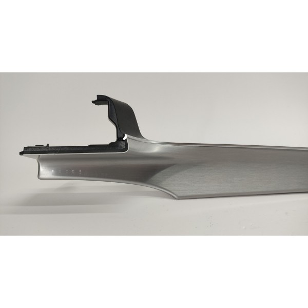 Moldura Acabamento Direito Painel Mercedes C180 1.6 2017 Prata