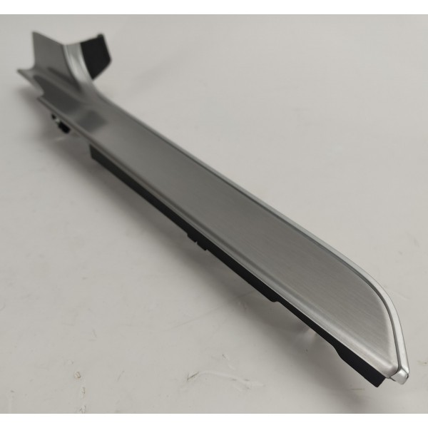 Moldura Acabamento Direito Painel Mercedes C180 1.6 2017 Prata